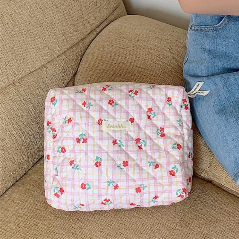 Quilted Cotton Ladies Travel Storage Bag Retro Cherry Women's Cosmetic Bags Cute Design Girls Pencil Case Makeup Bag Handbags